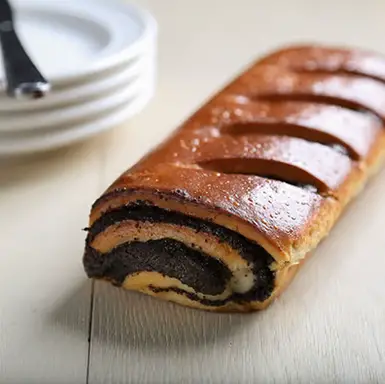 תמונת עוגת שמרים במילוי פרג